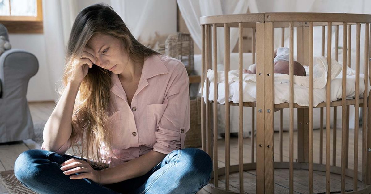 La carga normativa materna: el agotamiento invisible de intentar ser la madre que el mundo espera